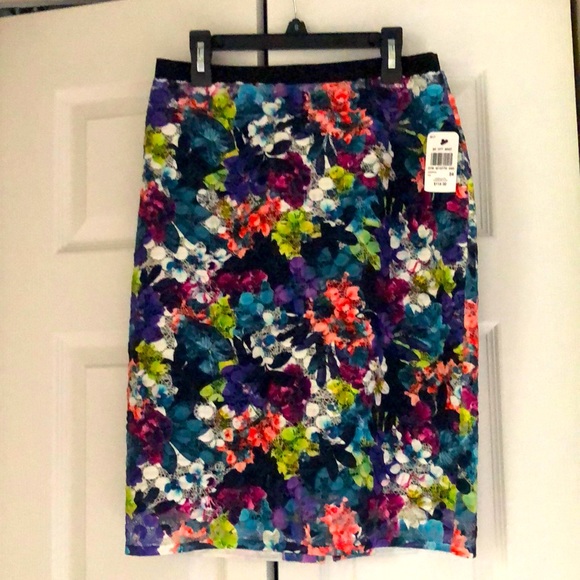 Beautiful skirt!Tahari. - Picture 1 of 8